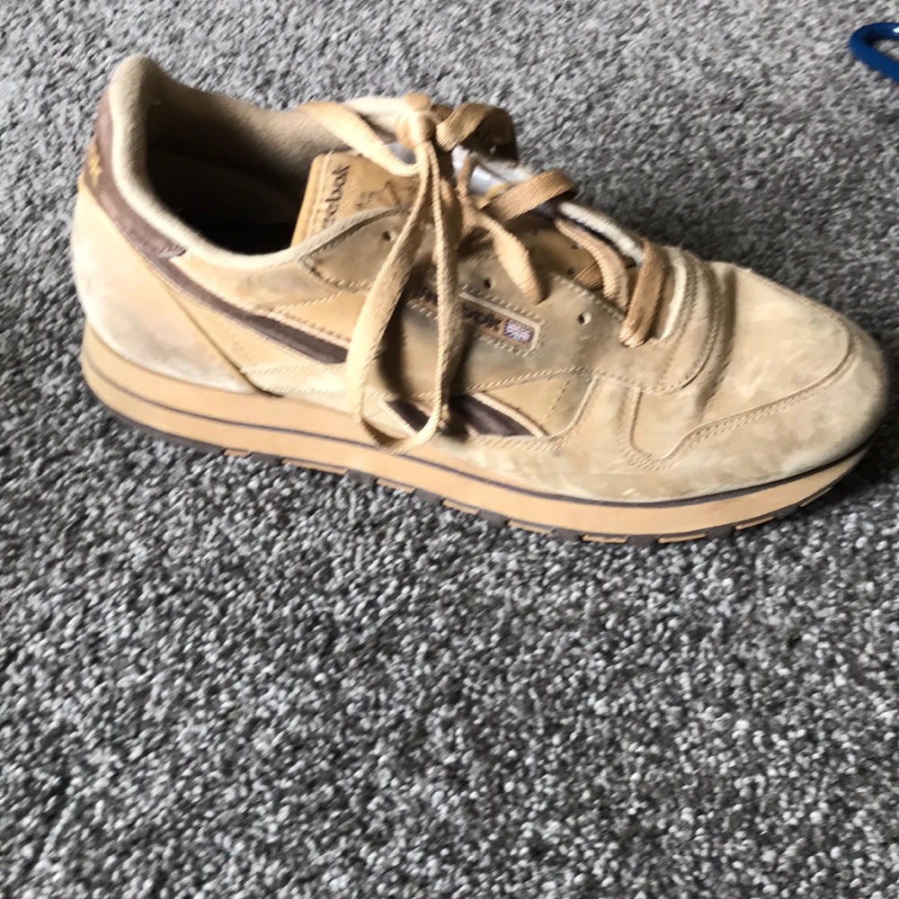 Reebok suede sneakers Size 8 GUC